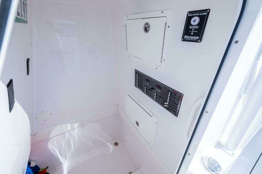 SeaHunter 33 Bloodline - Exterior Electrical
