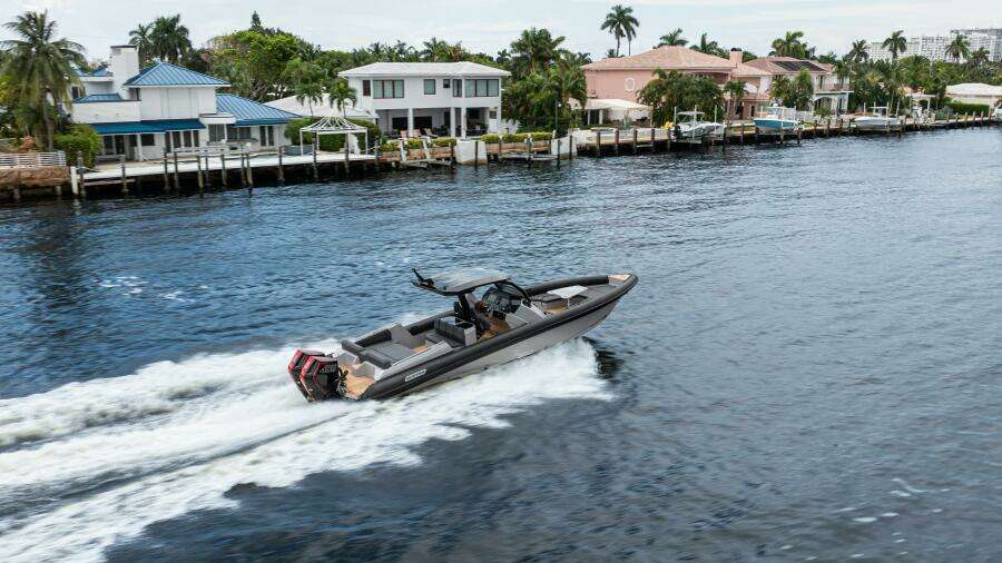 2025 38 Skipper NC Center Console