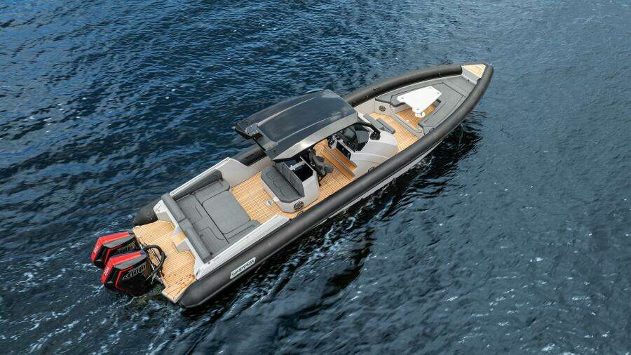 2025 38 Skipper NC Center Console