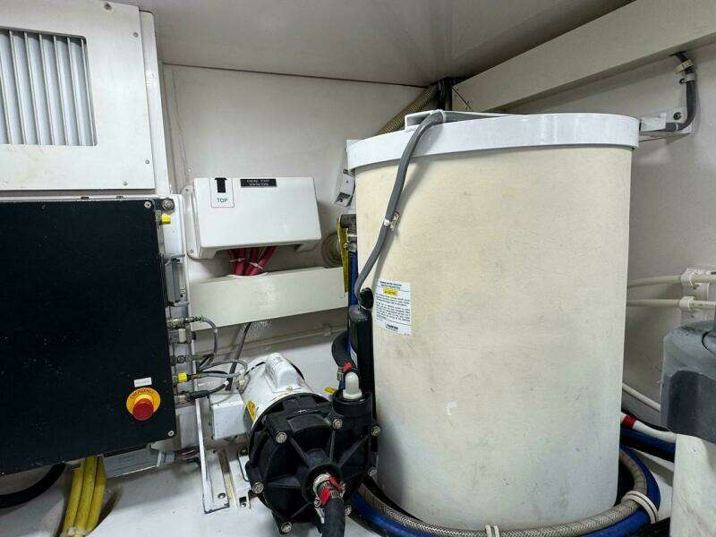 2007 Viking 52 Convertible