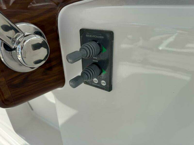 2007 Viking 52 Convertible