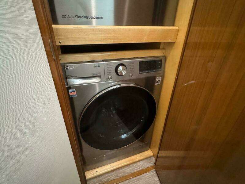 2007 Viking 52 Convertible