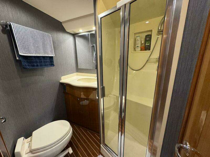 2007 Viking 52 Convertible