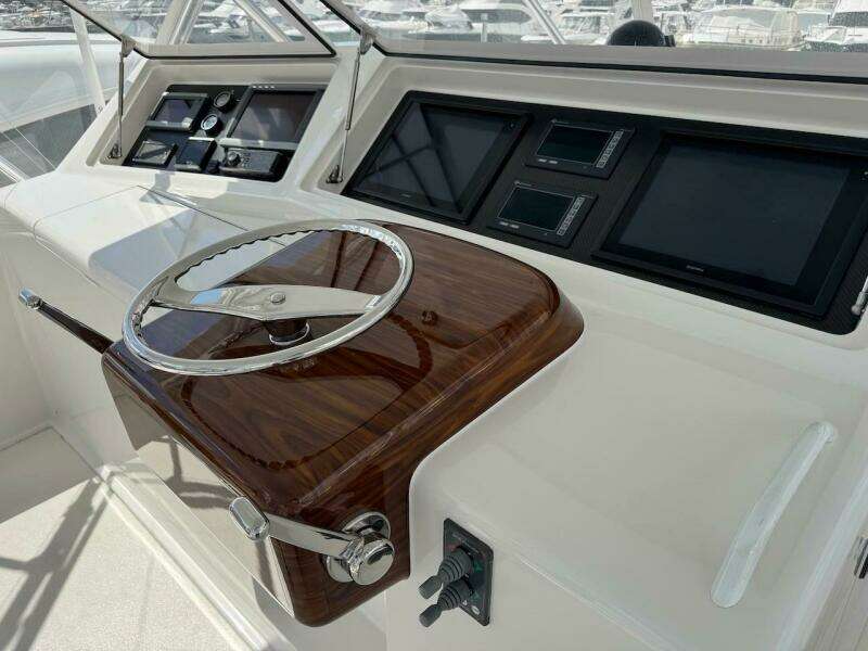 2007 Viking 52 Convertible