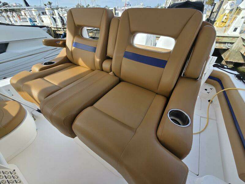 2018 Intrepid 375 Walkaround