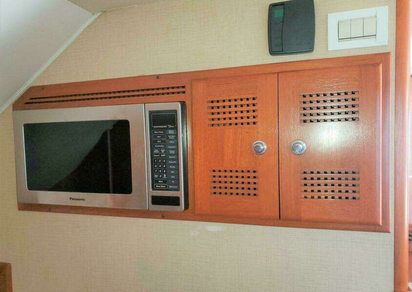 2003 Cabo Flybridge Sportfish