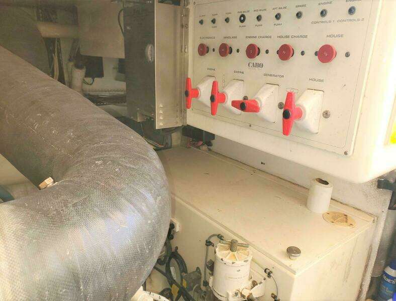 2003 Cabo Flybridge Sportfish