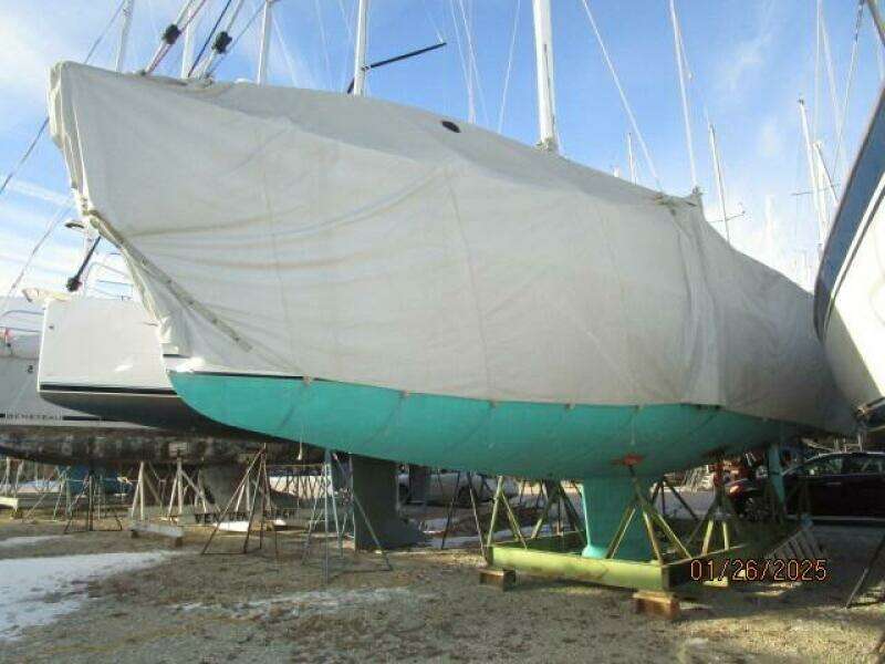 40' Blue Jacket winter cover port forward