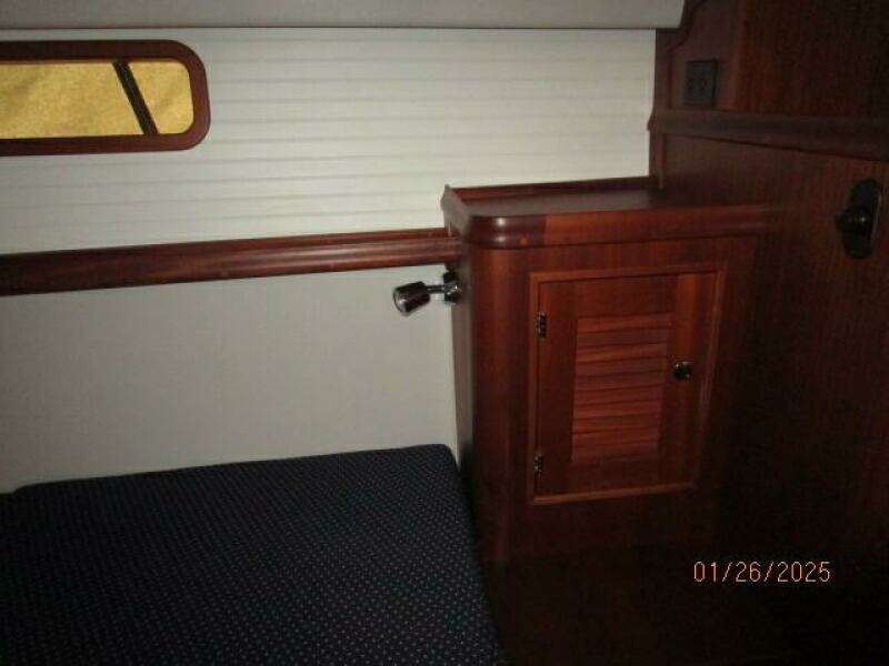 40' Blue Jacket forward stateroom starboard
