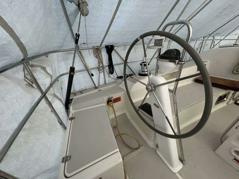 40' Blue Jacket cockpit port helm