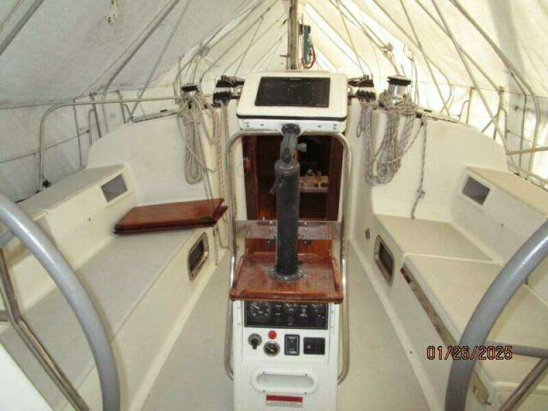 40' Blue Jacket cockpit forward