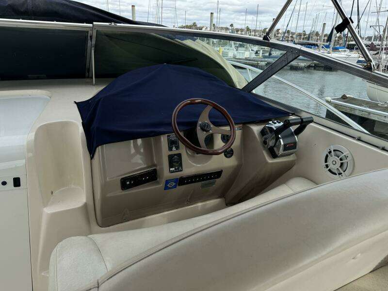 2002 Rinker 342 Fiesta Vee