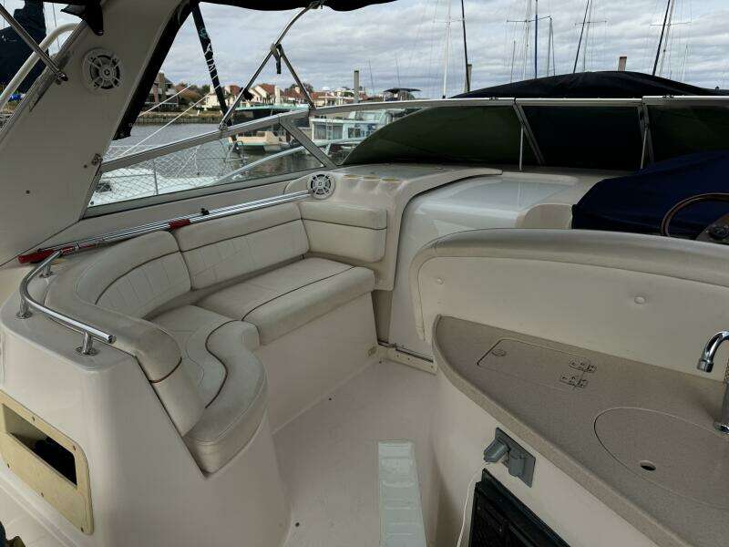 2002 Rinker 342 Fiesta Vee