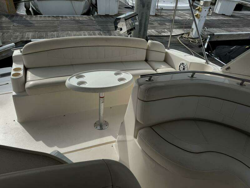 2002 Rinker 342 Fiesta Vee