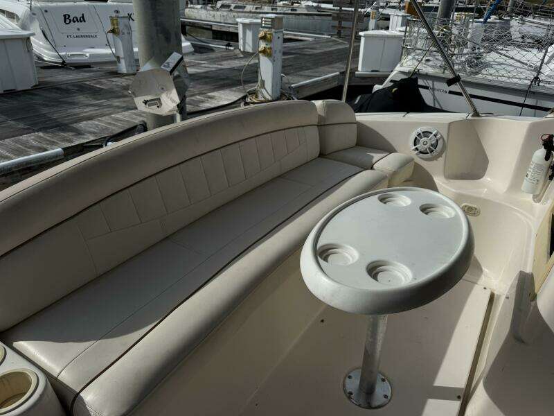 2002 Rinker 342 Fiesta Vee