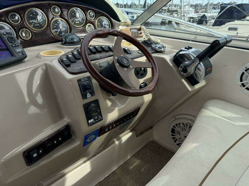 2002 Rinker 342 Fiesta Vee