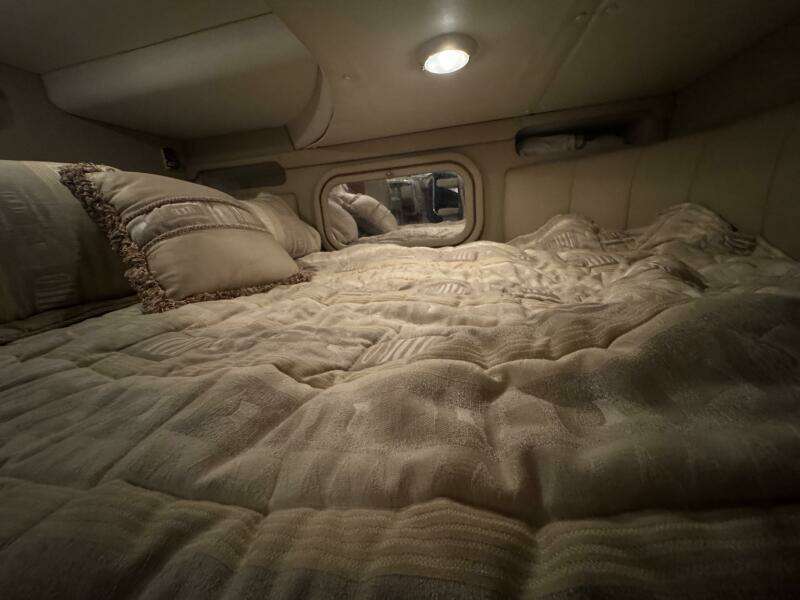 2002 Rinker 342 Fiesta Vee