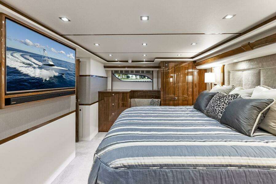 2019 Viking 80 Convertible