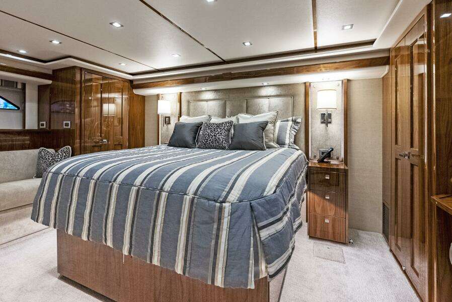 2019 Viking 80 Convertible