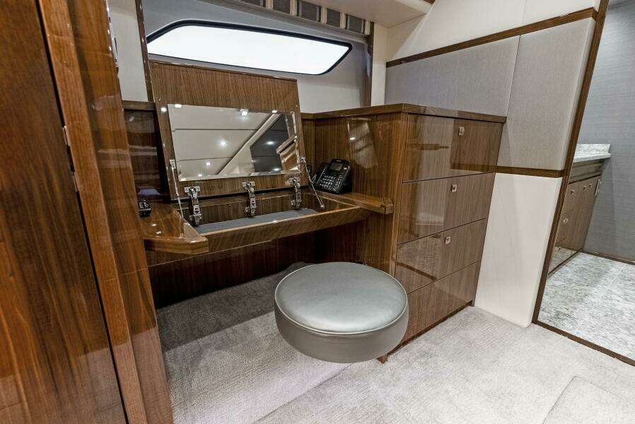 2019 Viking 80 Convertible