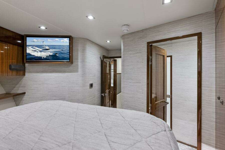 2019 Viking 80 Convertible