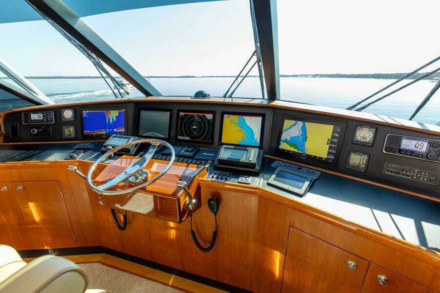 2005 76 Whiticar Enclosed Bridge Badonkadonk Bridge (5)