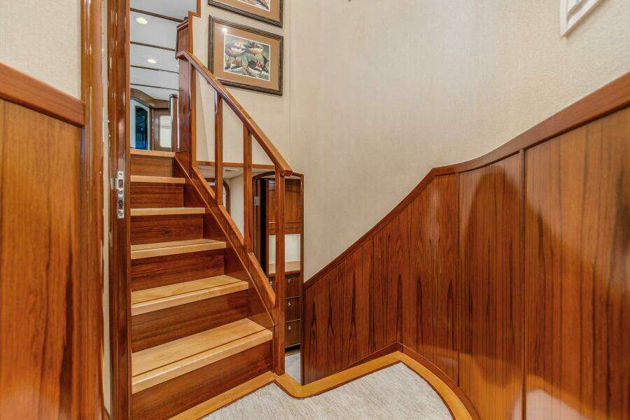 2005 76 Whiticar Enclosed Bridge Badonkadonk Companionway (1)