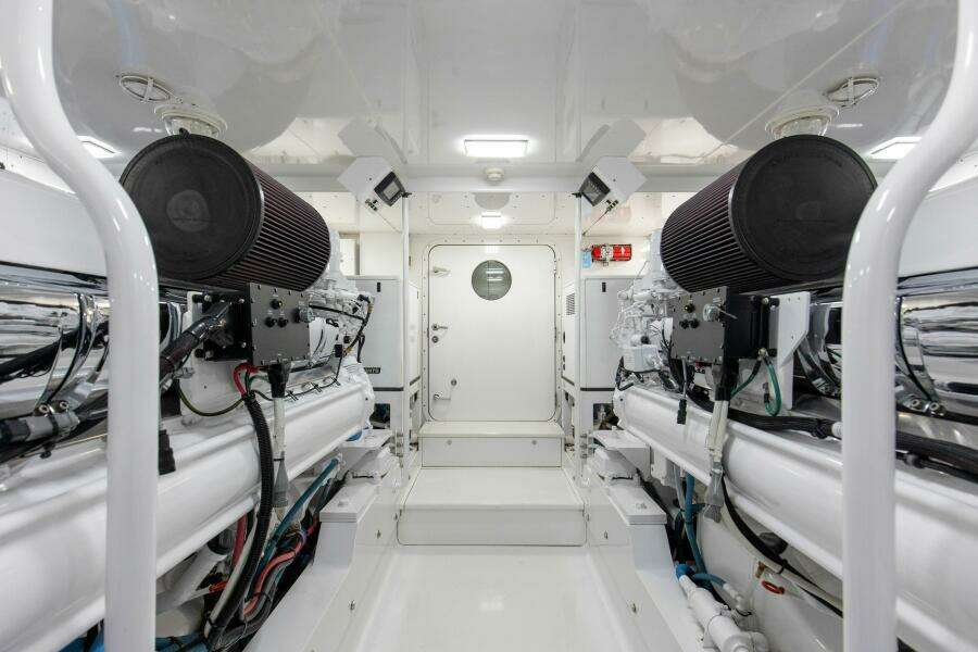 2005 76 Whiticar Enclosed Bridge Badonkadonk Engine Room (2)