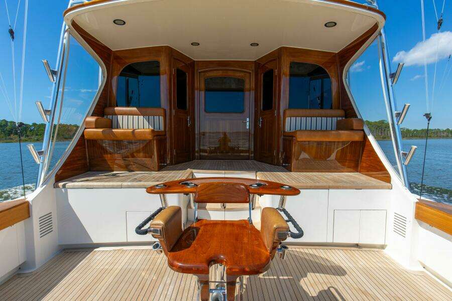 2005 76 Whiticar Enclosed Bridge Badonkadonk Deck (7)