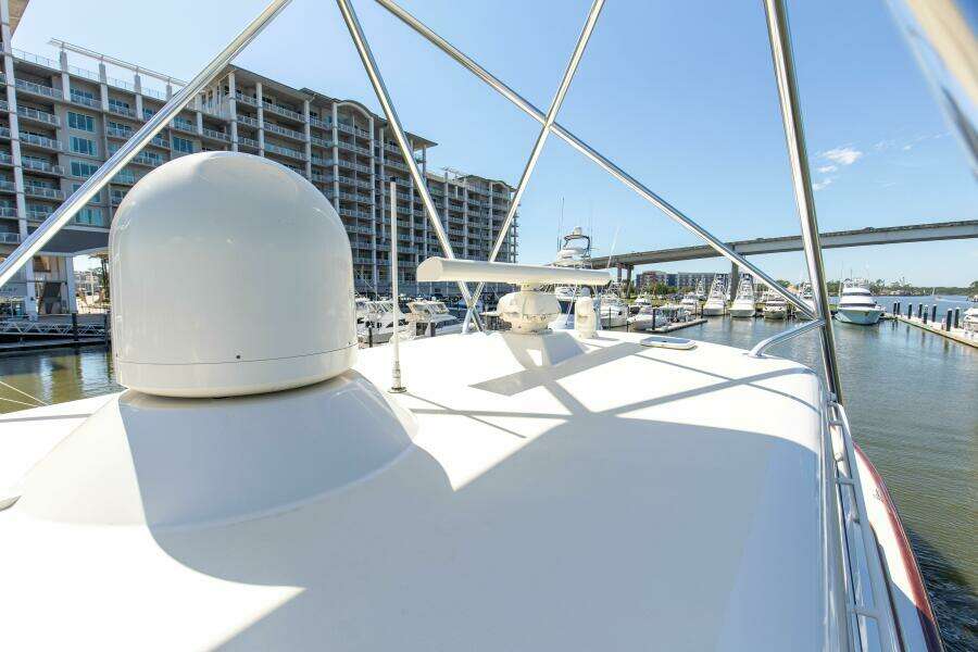 2005 76 Whiticar Enclosed Bridge Badonkadonk Radar