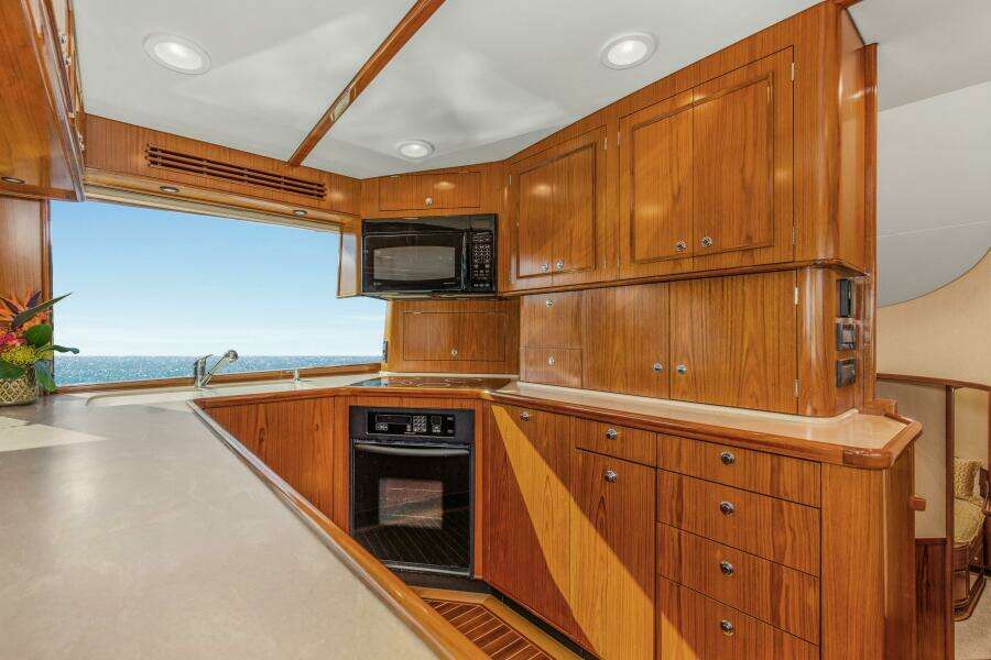 2005 76 Whiticar Enclosed Bridge Badonkadonk Galley (1)