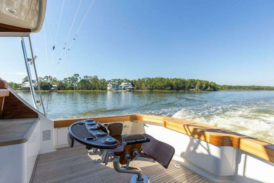 2005 76 Whiticar Enclosed Bridge Badonkadonk Deck (1)