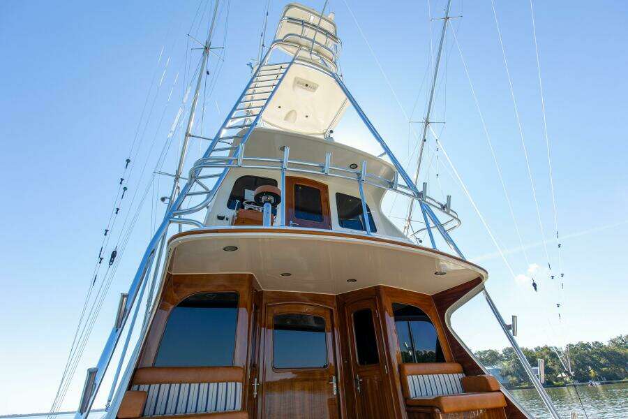 2005 76 Whiticar Enclosed Bridge Badonkadonk Deck (2)