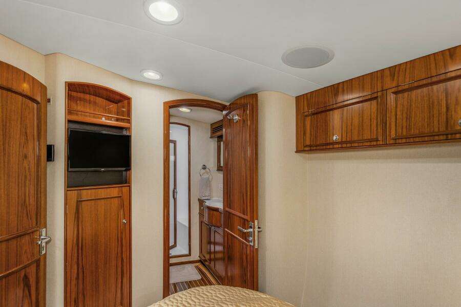 2005 76 Whiticar Enclosed Bridge Badonkadonk Starboard Stateroom (1)
