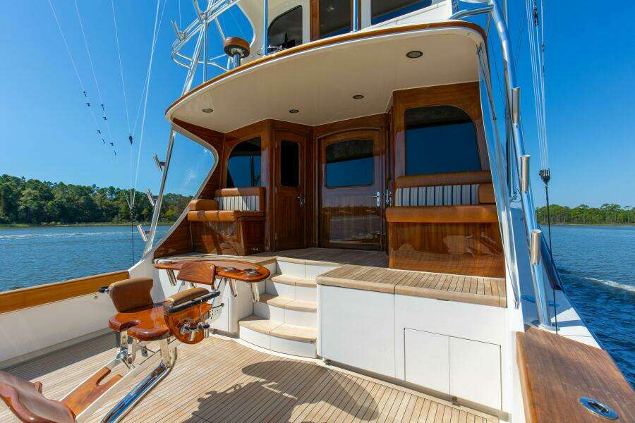 2005 76 Whiticar Enclosed Bridge Badonkadonk Deck (5)