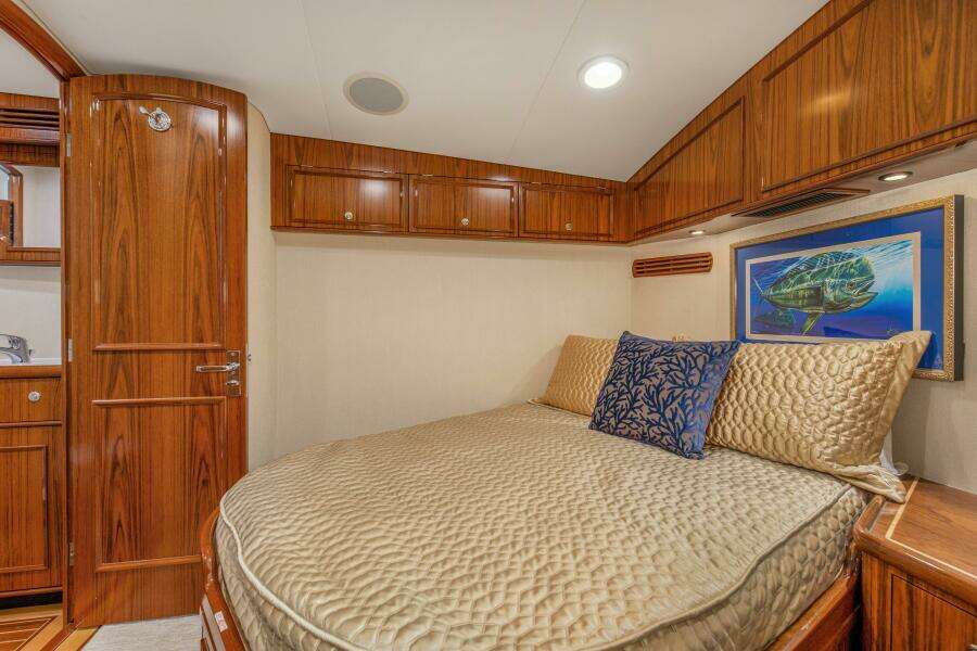 2005 76 Whiticar Enclosed Bridge Badonkadonk Starboard Stateroom