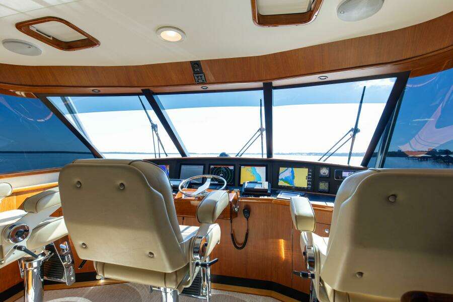 2005 76 Whiticar Enclosed Bridge Badonkadonk Bridge (4)