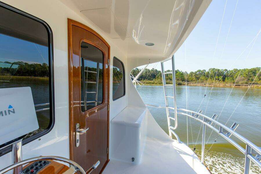 2005 76 Whiticar Enclosed Bridge Badonkadonk Bridge Exterior Bridge Balcony (1)