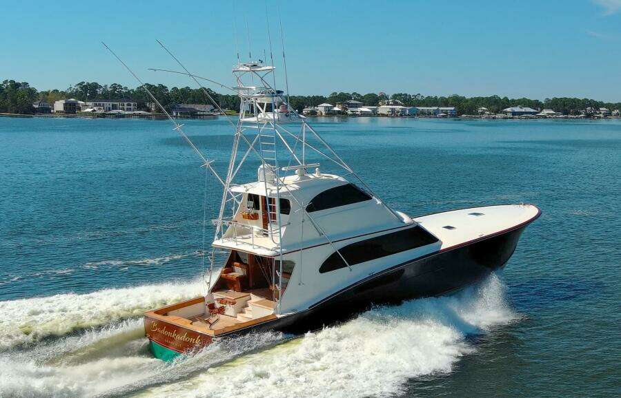 2005 76 Whiticar Enclosed Bridge Badonkadonk Exterior Profile (4)