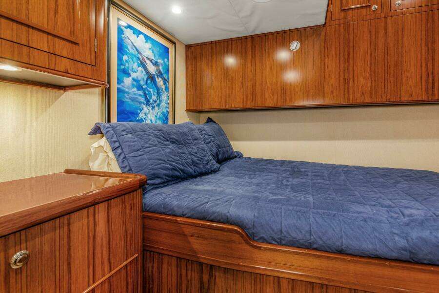 2005 76 Whiticar Enclosed Bridge Badonkadonk Port Rear Stateroom