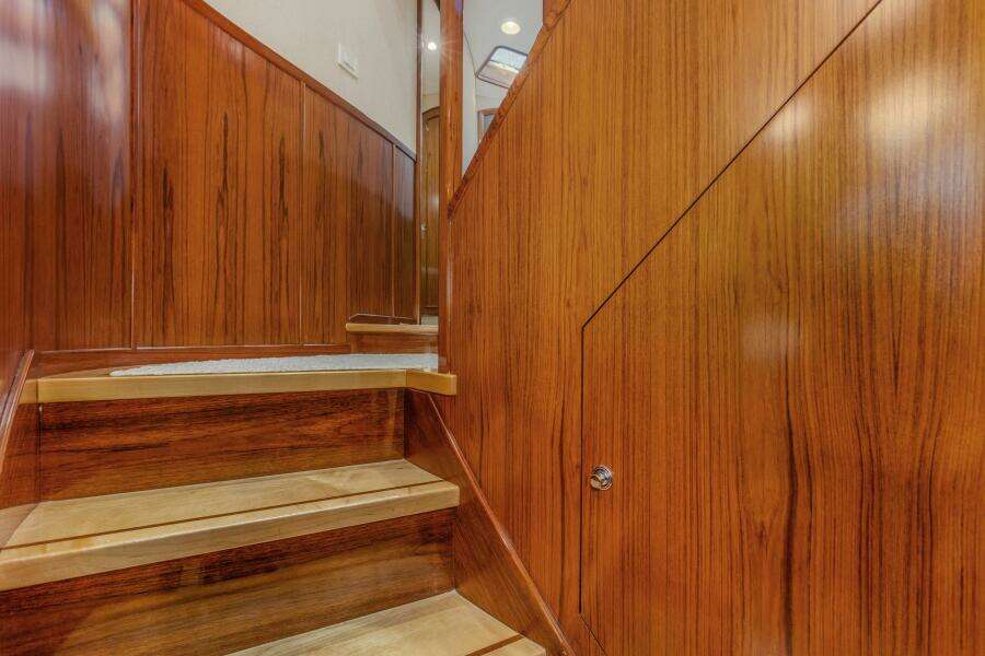 2005 76 Whiticar Enclosed Bridge Badonkadonk Companionway (2)