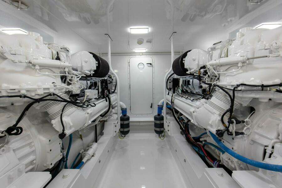 2005 76 Whiticar Enclosed Bridge Badonkadonk Engine Room (5)