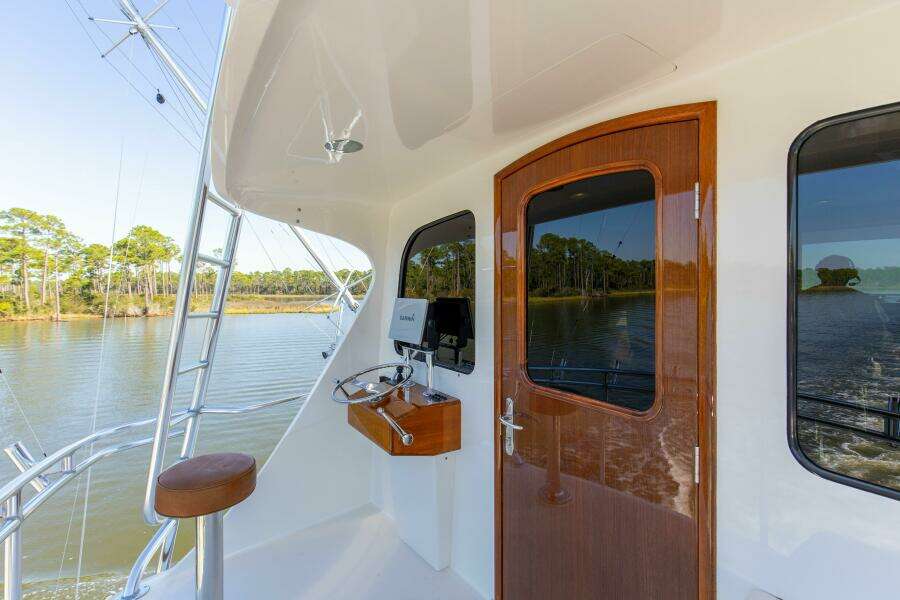 2005 76 Whiticar Enclosed Bridge Badonkadonk Bridge Exterior Bridge Balcony