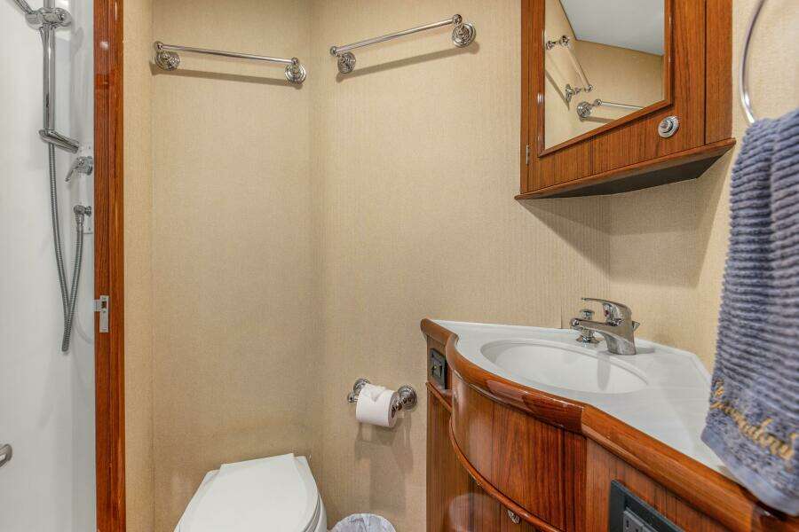 2005 76 Whiticar Enclosed Bridge Badonkadonk Port Rear Stateroom Head