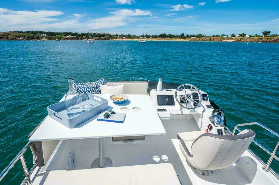 2026 Beneteau Antares 11 Fly