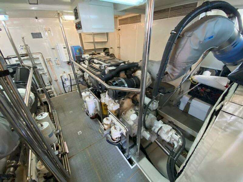 2005 Offshore Yachts 