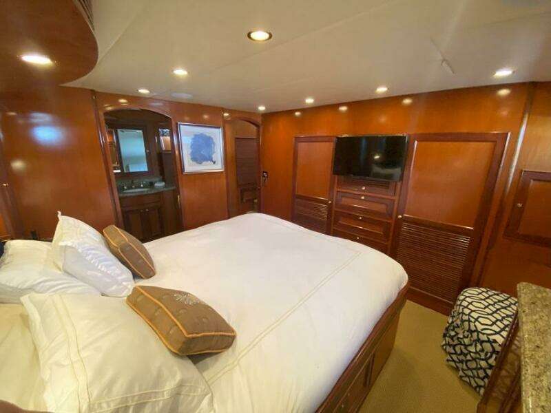 2005 Offshore Yachts 