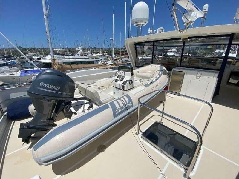 2005 Offshore Yachts 