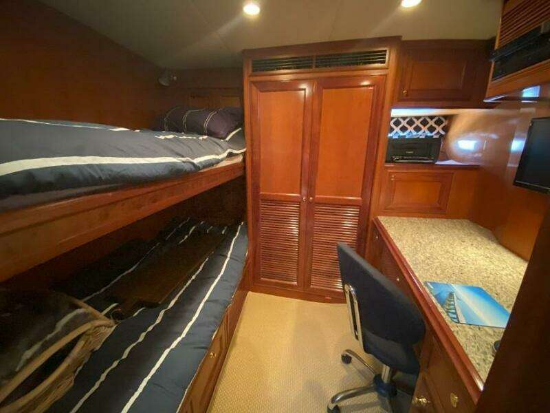 2005 Offshore Yachts 