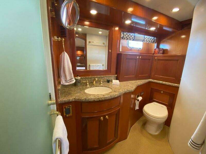 2005 Offshore Yachts 